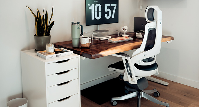 2-Leg Saman Sit-Stand Desks in a home office